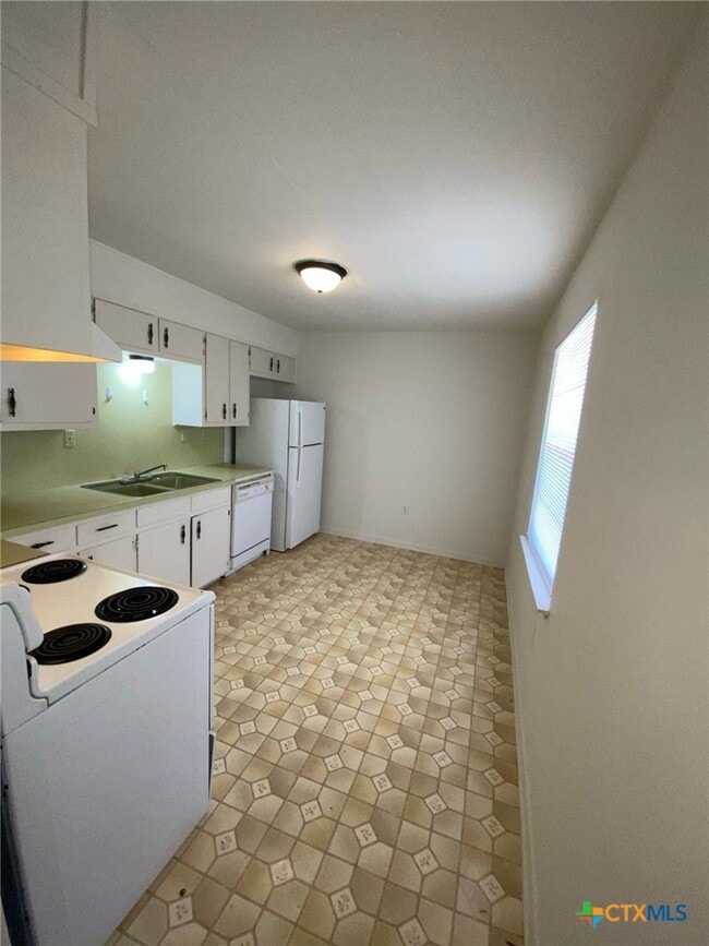 Building Photo - 307 Sunset Ln