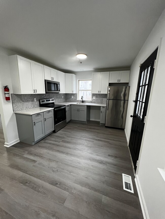 Foto del edificio - 215 E 24th St