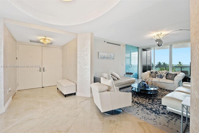 Foto del edificio - 18911 Collins Ave