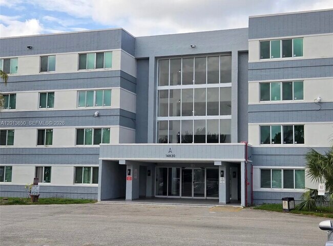 Foto del edificio - 14830 Naranja Lakes Blvd