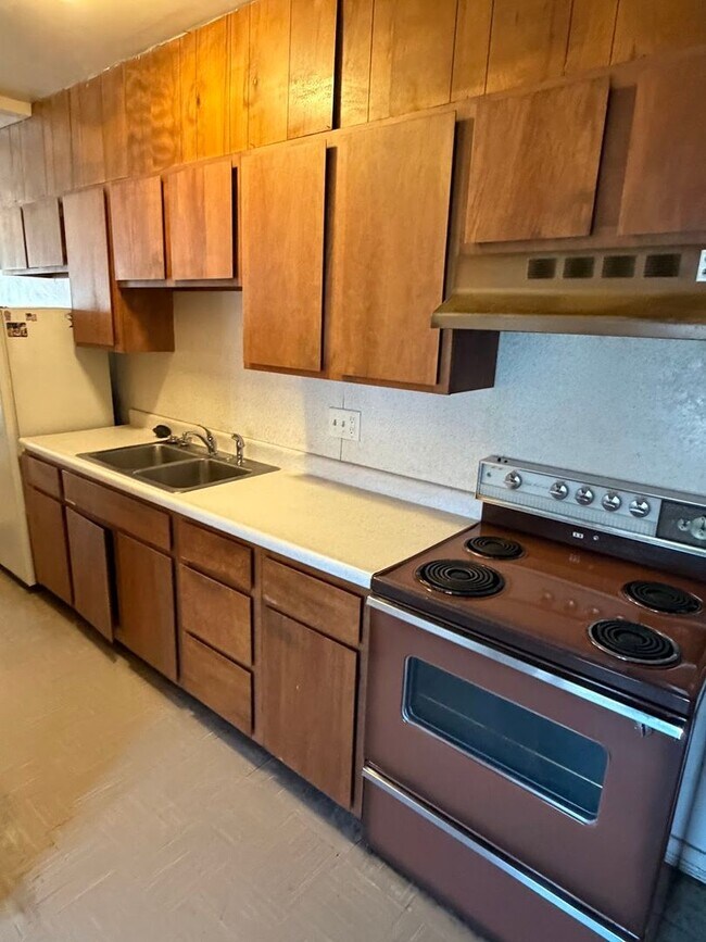 Building Photo - 1651 Perkiomen Ave