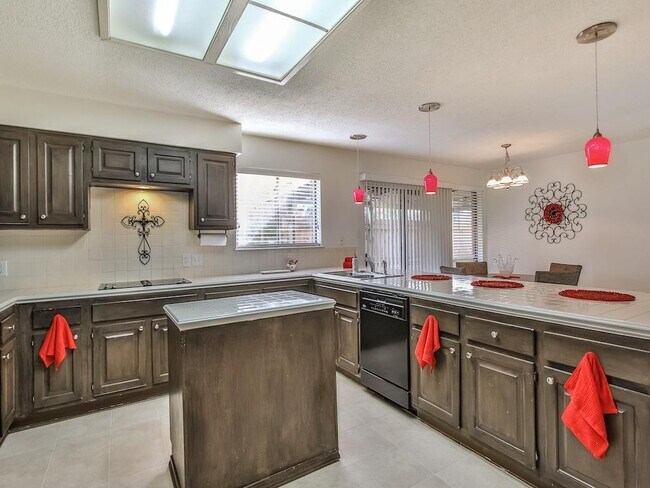 Building Photo - 14707 Silver Sands St