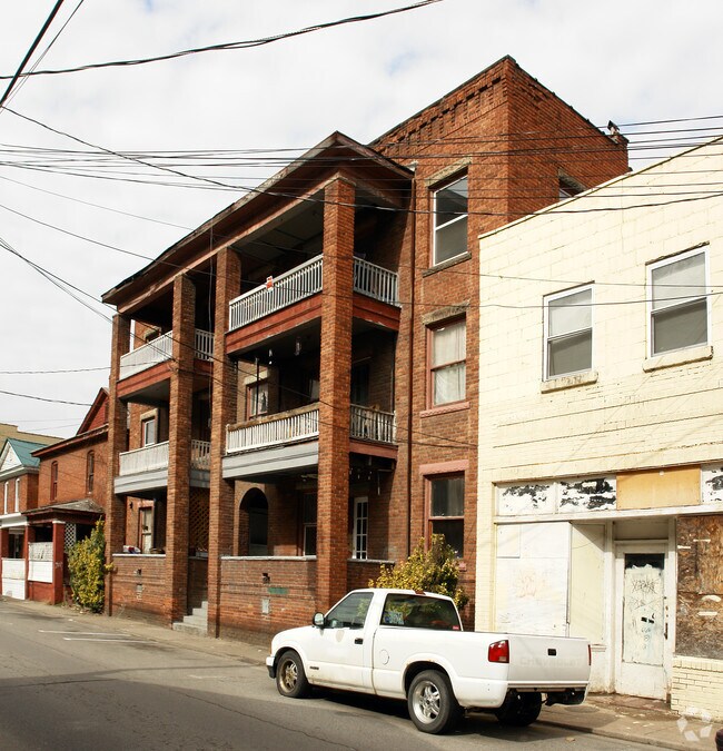 661 Stratton St, Logan, WV 25601 Apartments Logan, WV