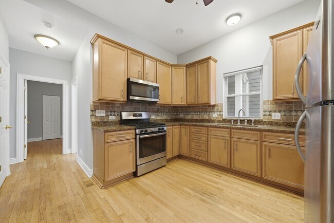 Building Photo - 4545 N Lawndale Ave