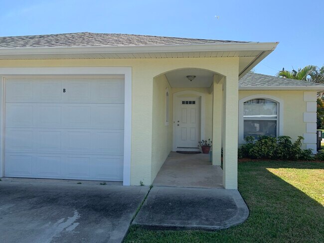 Front entrance - 361 Del Monte Rd