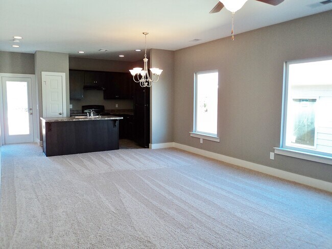 Building Photo - 828 Kent Dr