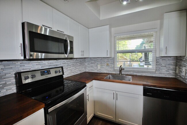 Foto del edificio - 637 Harwood St