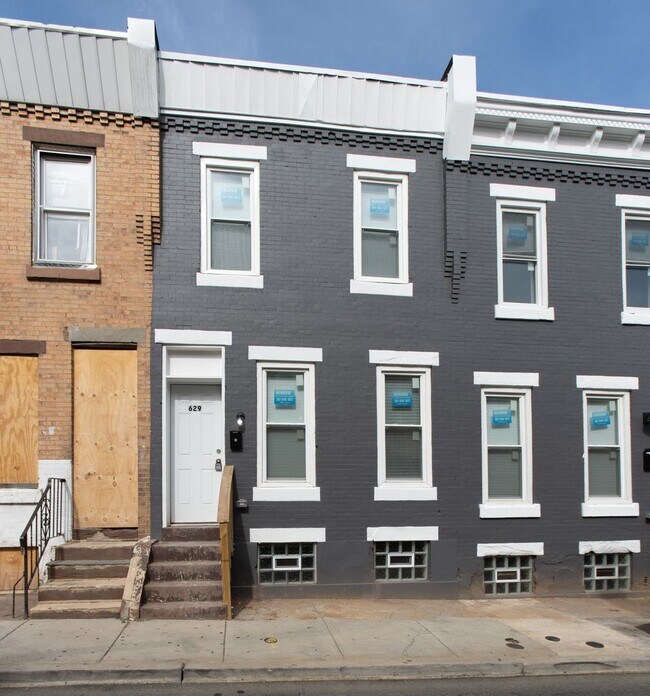 Building Photo - PA0291