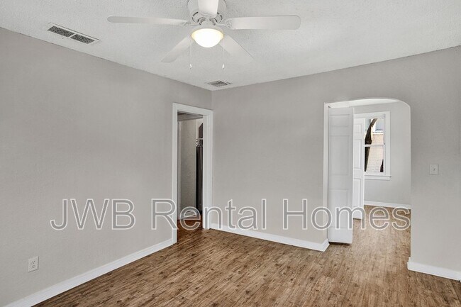 Foto del edificio - 578 E 58th St