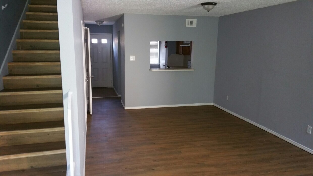Primary Photo - 2119 Greenbriar Colony Dr