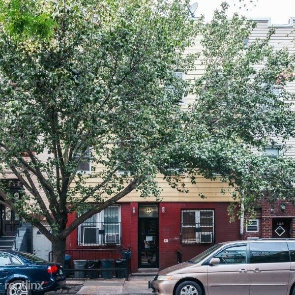 Foto del edificio - 2 br, 1 bath Apartment - 133 Meserole St
