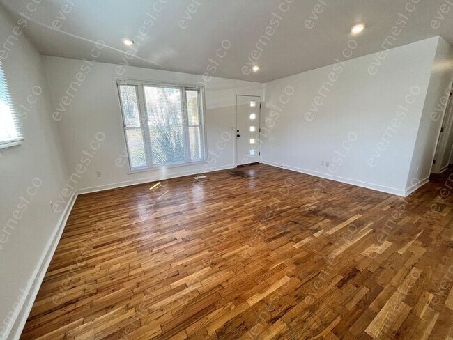 Foto del edificio - 1202 Greenwood Rd