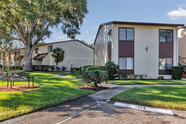 Foto del edificio - 737 Midway Dr