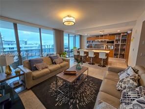 Foto del edificio - 5875 Collins Ave
