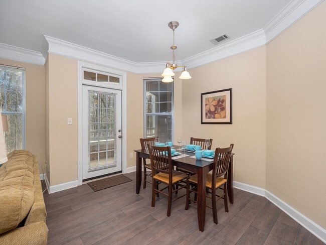 Building Photo - 2200 Piney Plains Rd