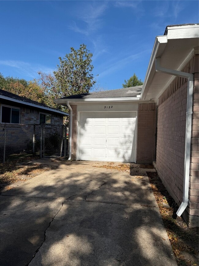 Building Photo - 3122 Trail Lake Dr