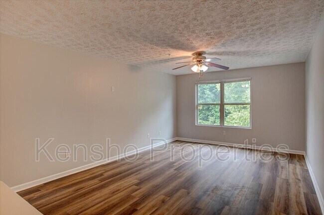 Building Photo - 5302 Fairington Club Dr