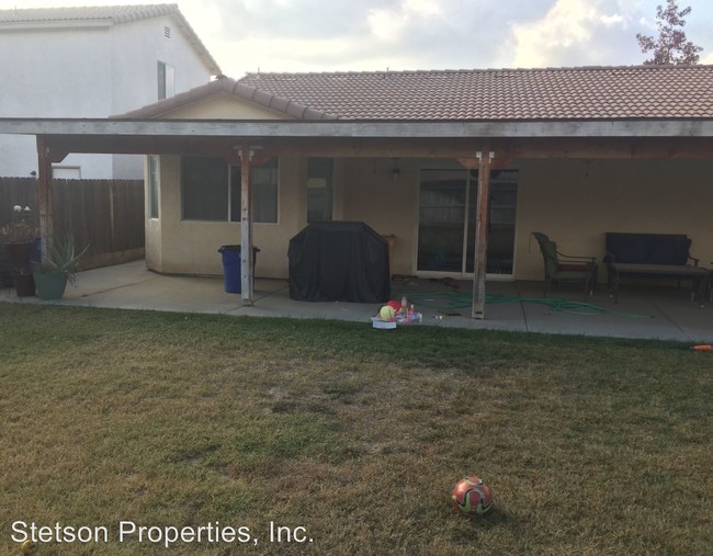 Building Photo - 974 N Silver Maple St