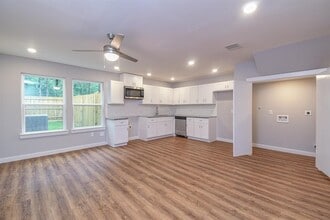 Building Photo - 6008 Wedgefield St