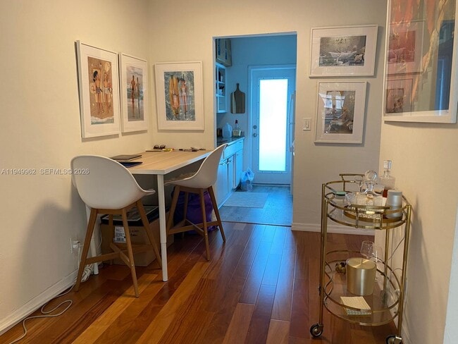 Building Photo - 101 Collins Ave