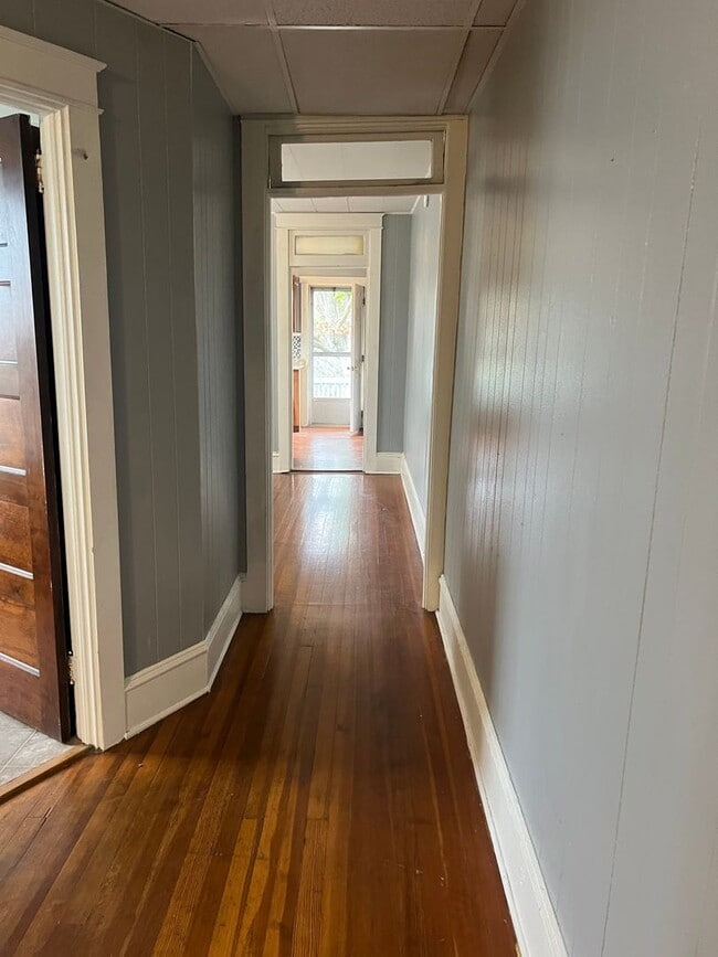 Building Photo - 919 E King St