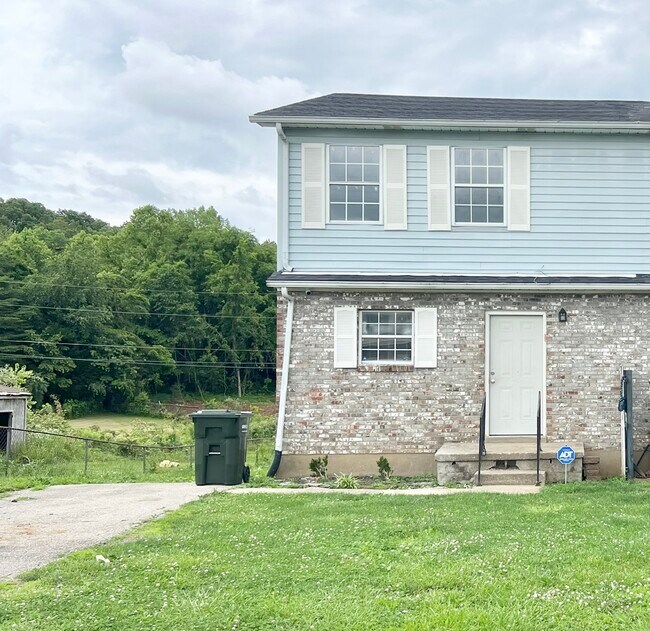 Building Photo - 1420 Kingswood Way