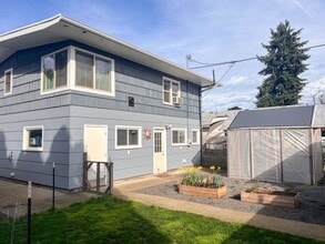 Building Photo - 154 Cleveland St