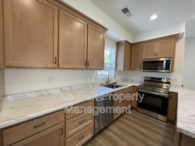 Foto del edificio - 266 E 6th Ave