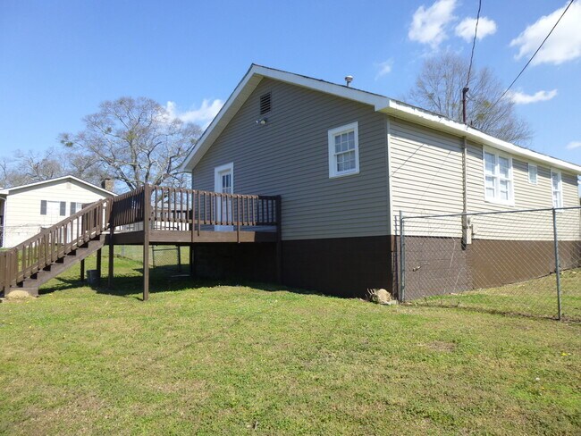 Foto del edificio - NOW AVAILABLE! RENT READY!! LET'S GET MOVING!