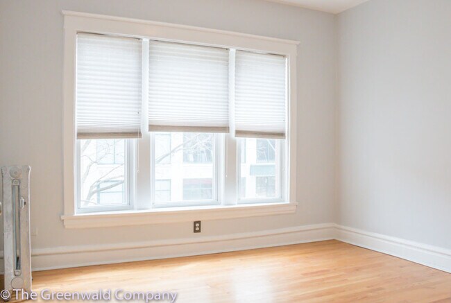 Building Photo - 4720 N Racine Ave