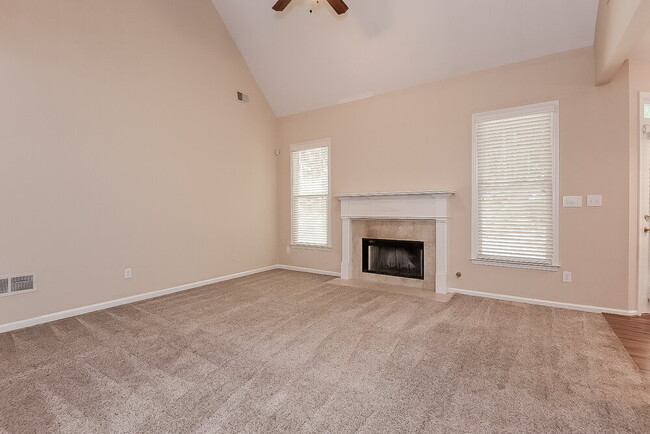 Building Photo - 207 Wildwood Way