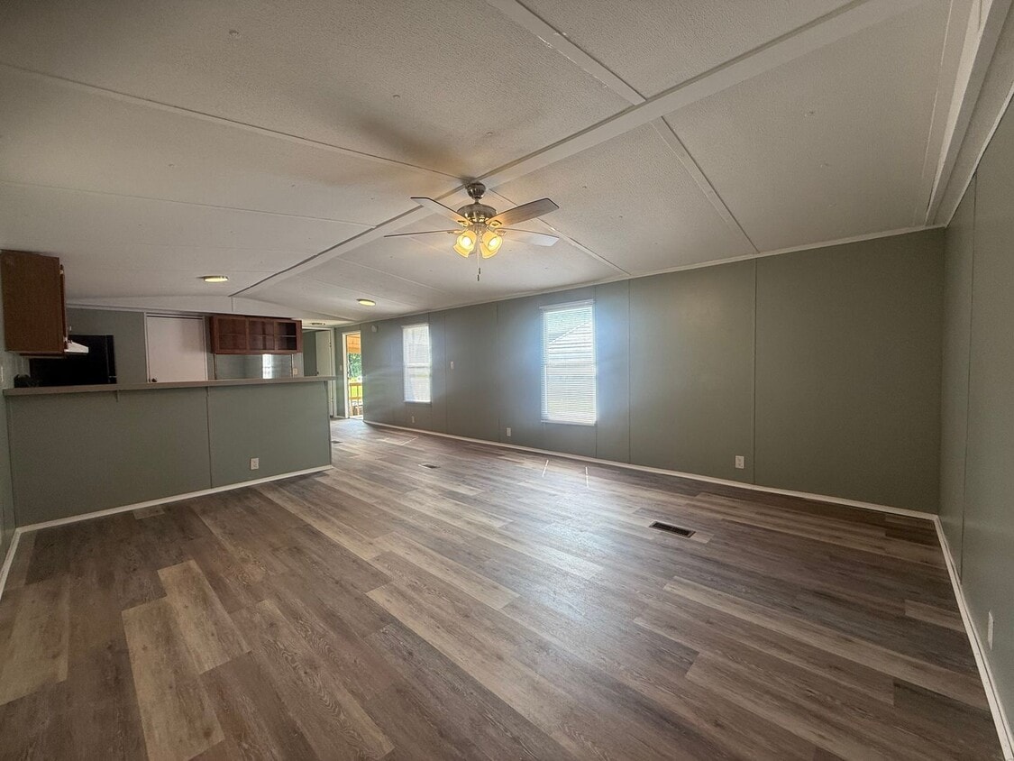 Primary Photo - 2 Bedroom 2 Bath Mobile Home in Greenevill...