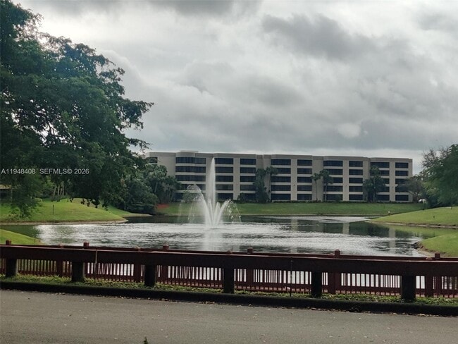 Foto del edificio - 1740 Palm Cove Blvd