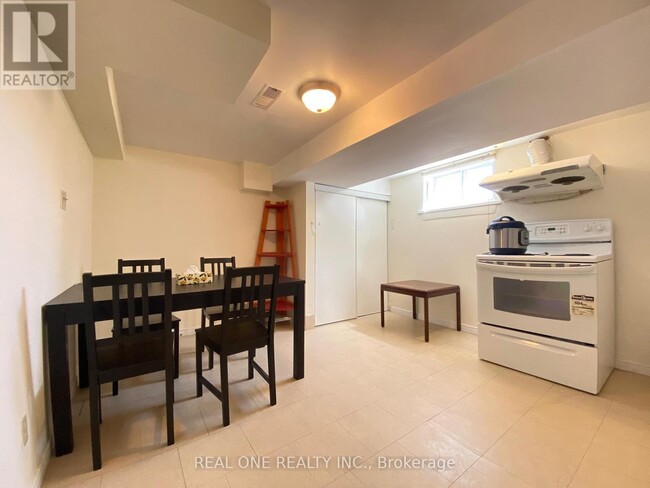 Building Photo - 22 Princeway Dr