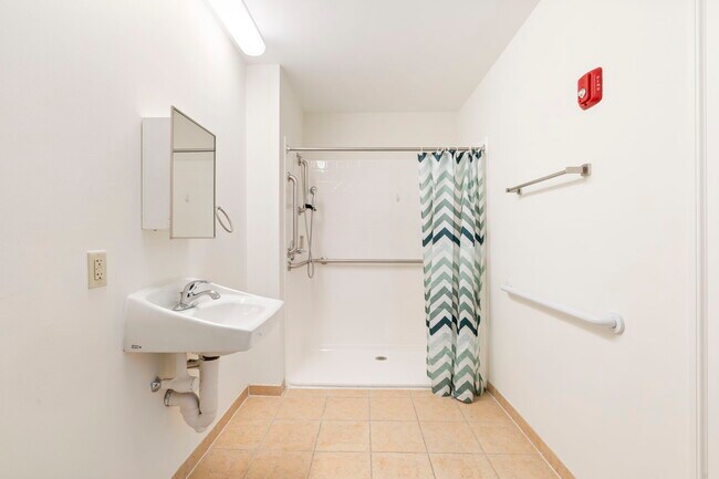 Foto del edificio - Oasis Manor - Senior Housing Apartments