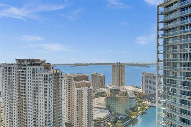 Foto del edificio - 475 Brickell Ave