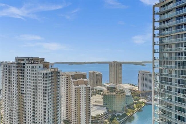 Building Photo - 475 Brickell Ave
