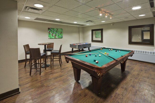 Building Photo - 798 Richmond Street West