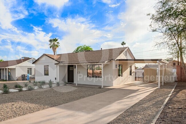 Building Photo - 9042 N 3rd Ave