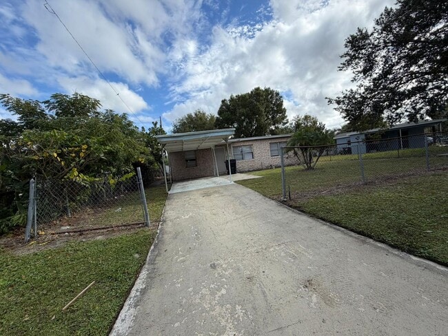 Building Photo - 1209 Carlsbad Pl