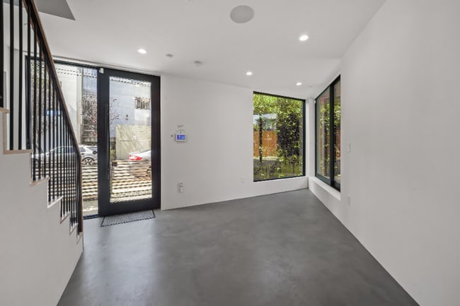 Building Photo - 1212 Electric Ave