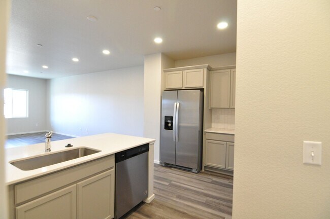 Foto del edificio - Beautiful 3-bed Townhome in a great location!