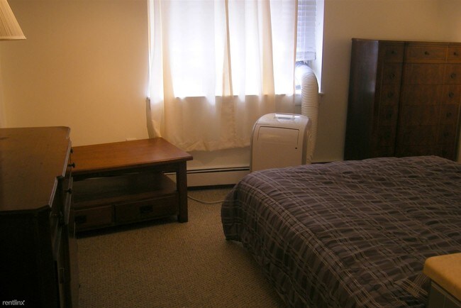 Building Photo - Studio, 1 bath  - 112 Mount Auburn St