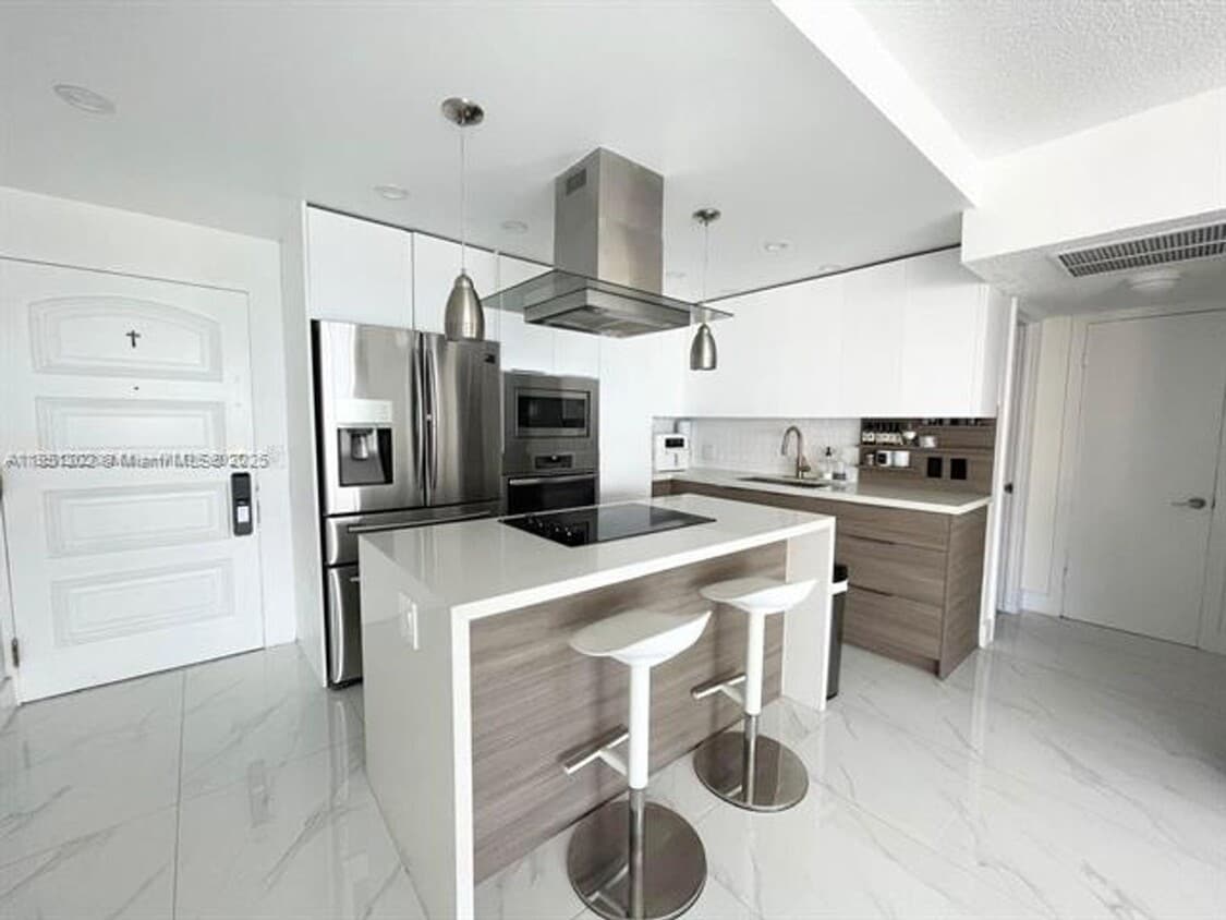 Foto principal - 11111 Biscayne Blvd