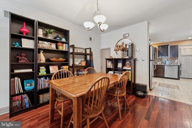 Foto del edificio - 2423 S Bancroft St