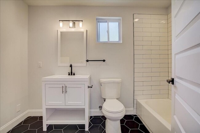 Foto del edificio - 95 E Duval St