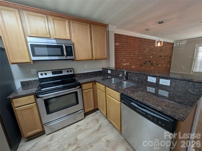 Foto del edificio - 1215 Green Oaks Ln