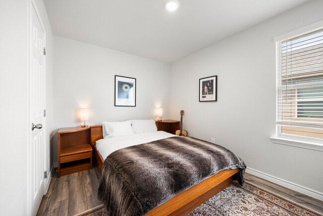 Building Photo - 2321 Soothing St
