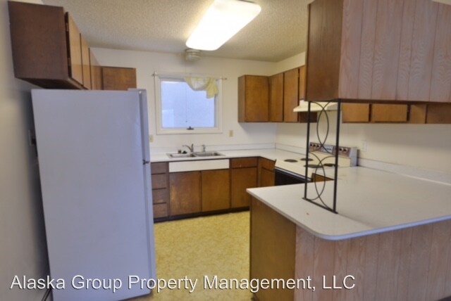 Building Photo - 1440 W 26th Ave