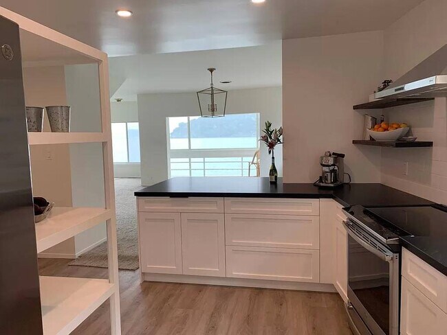 Kitchen - 2090 Paradise Dr